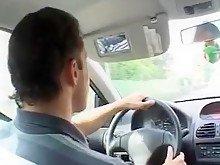 Arabanın Arka Koltuğunda Arap Kızı